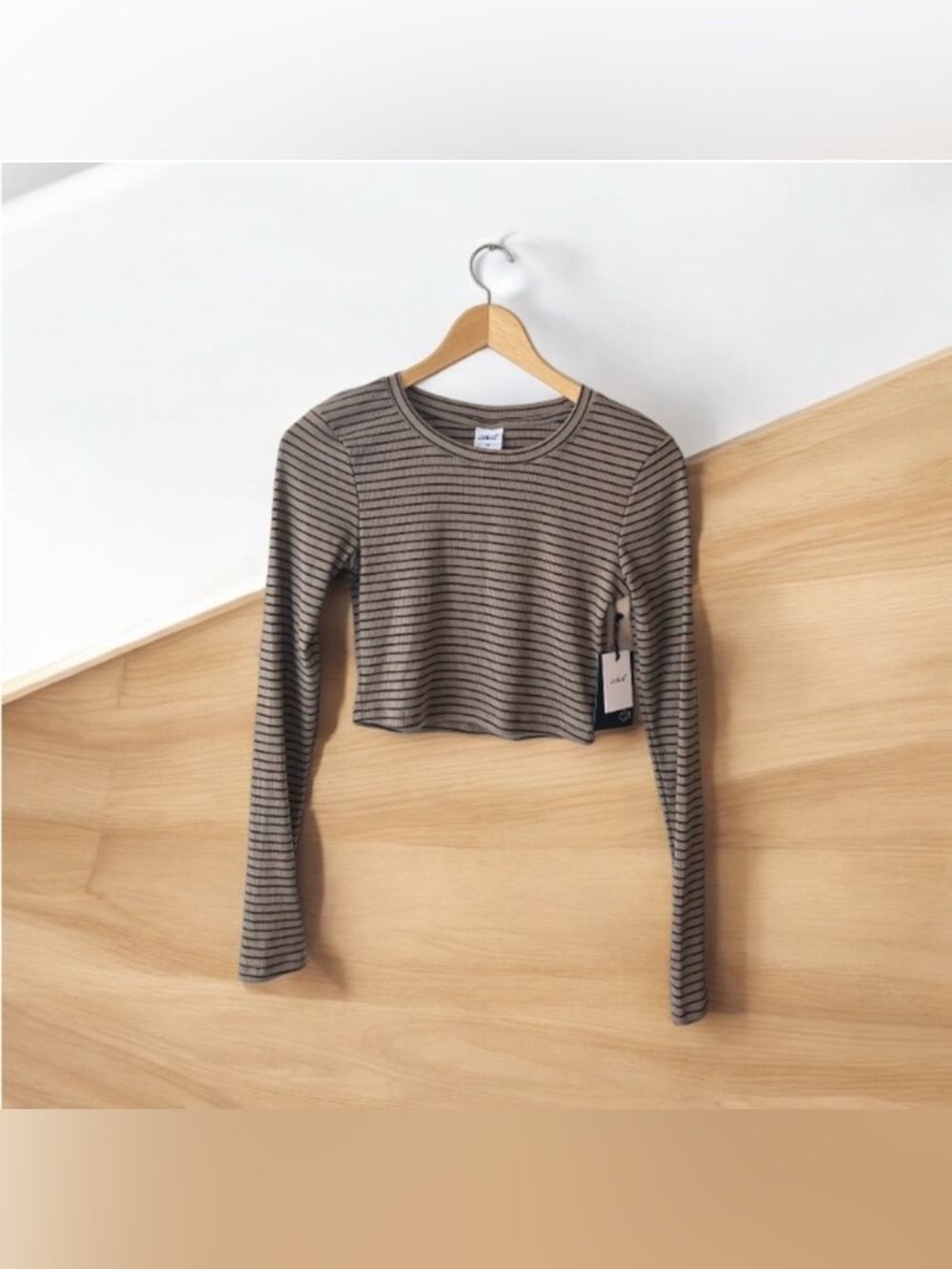 NEW Jo & Co Mocha & Jet Black Striped Crop Top Long Sleeve Size Small Trendy